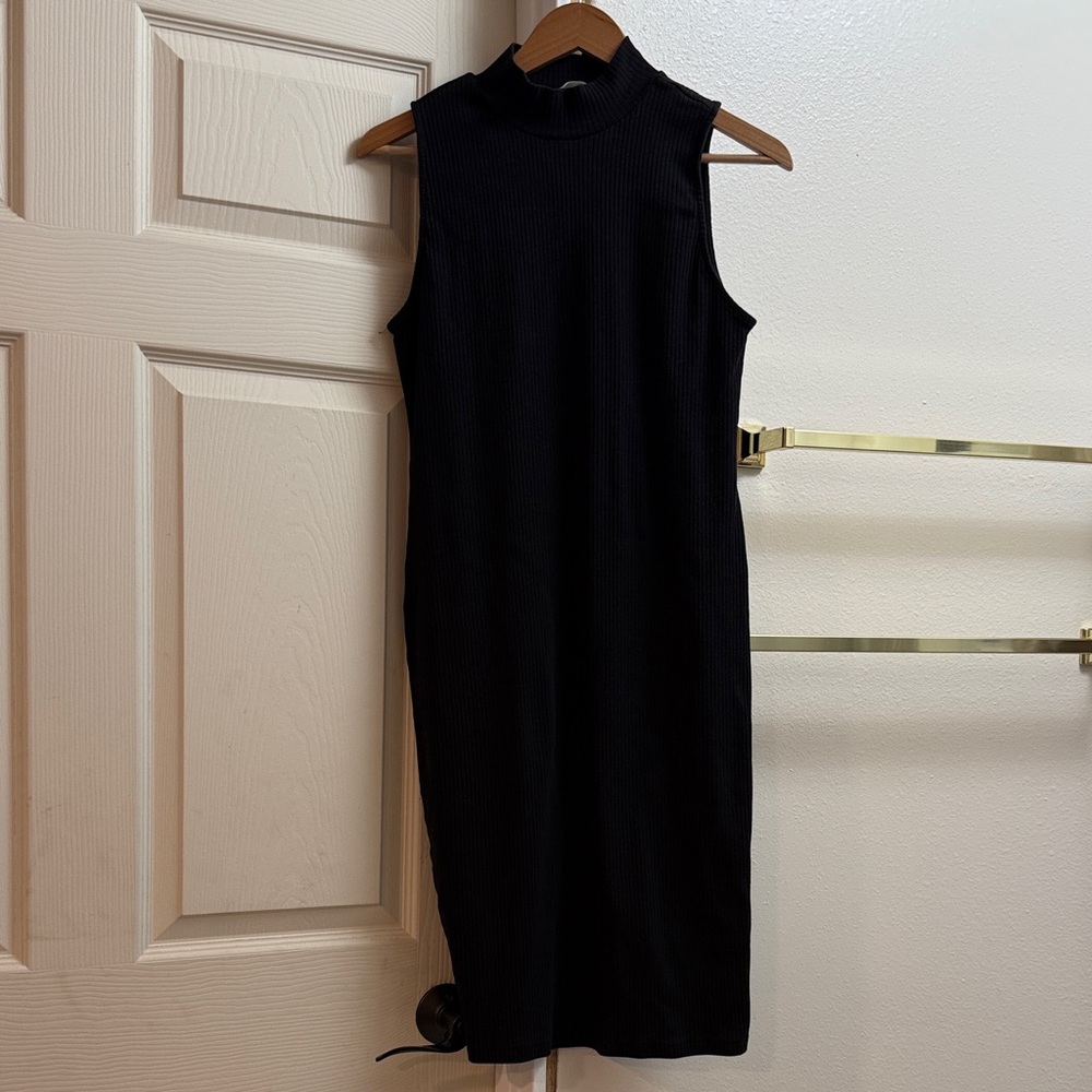 Elegant Black Sleeveless Dress
